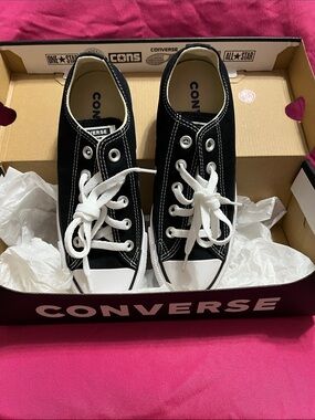 Converse Women’s size 6 classic low tops ,Black and White